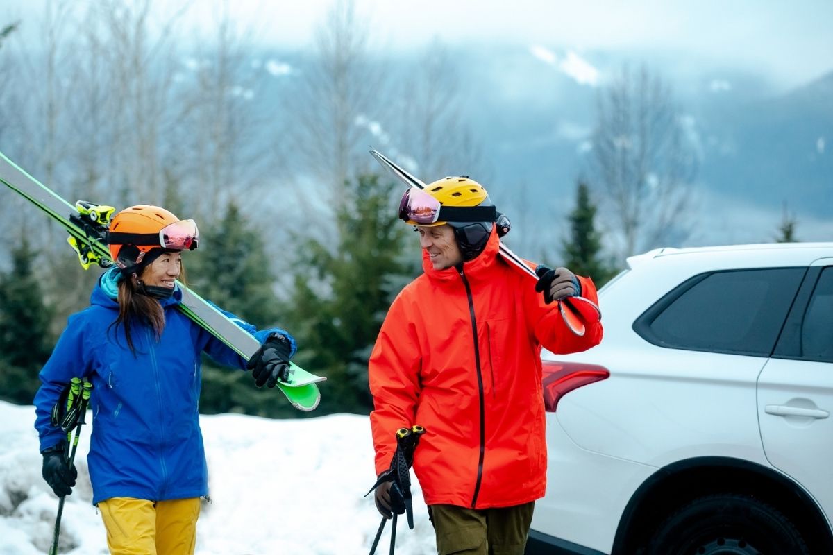 Couple getting ready for skiing from their car